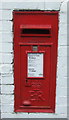 Elizabeth II postbox on the Hawes Lane, Rowley Regis