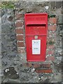 Elizabeth II post box, Minffordd