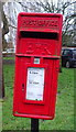 TA0639 : Elizabeth II postbox on Carr Lane, Weel by JThomas