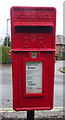 TA0339 : Elizabeth II postbox on Thurstan Road, Beverley by JThomas