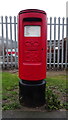 TA0539 : Elizabeth II postbox on Beck View Road, Beverley by JThomas