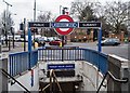 Manor House Station : entrance