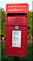 TA0842 : Close up, Elizabeth II postbox on the A1035, Routh by JThomas