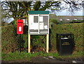 TA2225 : Elizabeth II postbox on Marsh Lane, Ryehill by JThomas