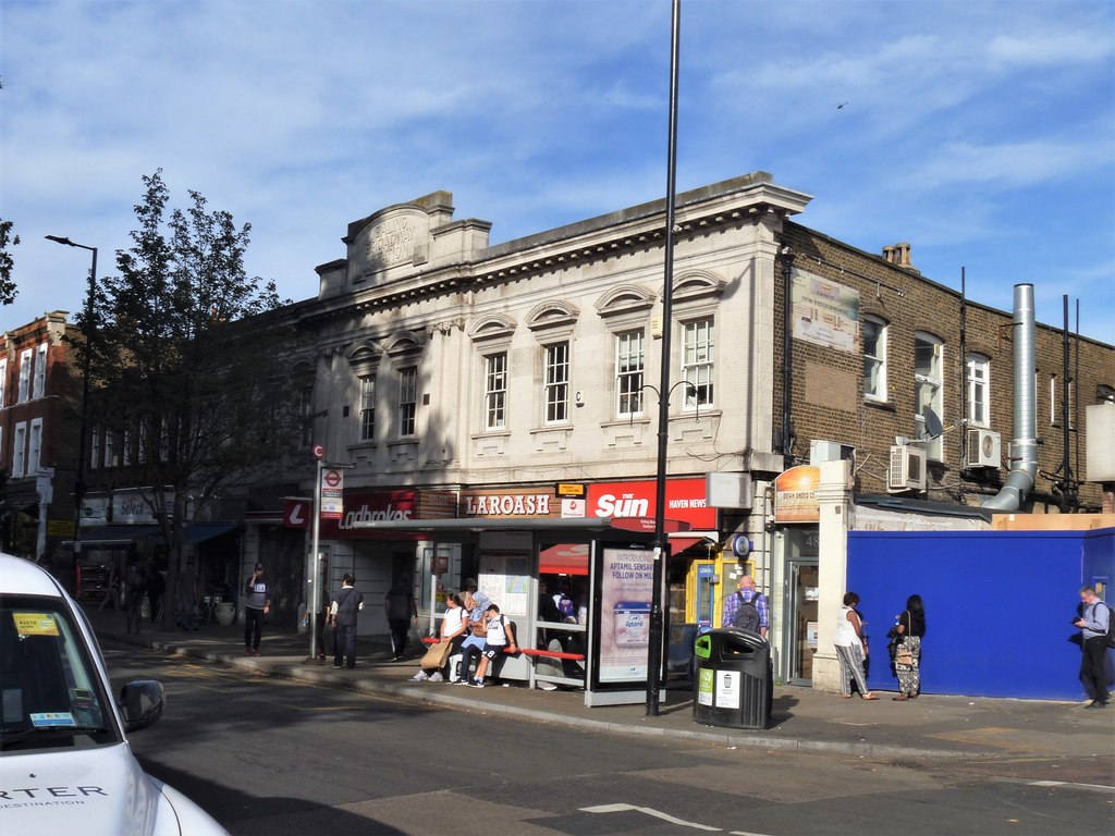 Ealing buildings [40] © Michael Dibb :: Geograph Britain and Ireland