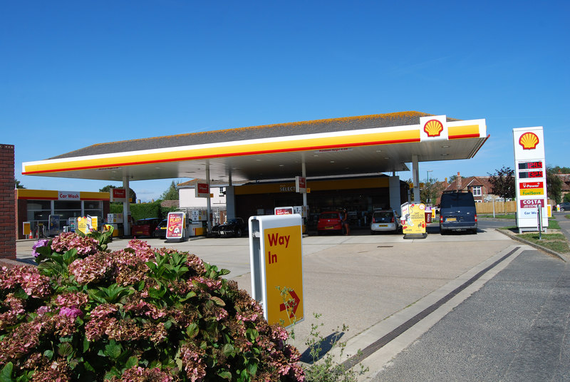 Shell petrol station on the A286 © Barry Shimmon :: Geograph Britain ...