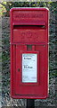 TA3023 : Elizabeth II postbox on Station Road, Enholmes by JThomas