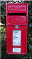 TA2632 : Elizabeth II postbox, Owstwick by JThomas