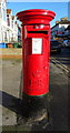 TA3427 : Elizabeth II postbox on Queen Street, Withernsea by JThomas