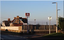 SP5214 : Islip station entrance by David Howard