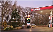 SP3823 : Texaco petrol station on London Road, Enstone by David Howard