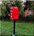 ST3391 : Queen Elizabeth II postbox on a Caerleon corner by Jaggery