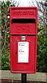 SE6031 : Elizabeth II postbox on Leeds Road, Selby by JThomas