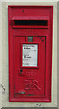 SE5737 : Elizabeth II postbox on Thorpe Lane, Cawood by JThomas
