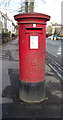 SE5950 : Elizabeth II postbox on Mount Vale, York by JThomas