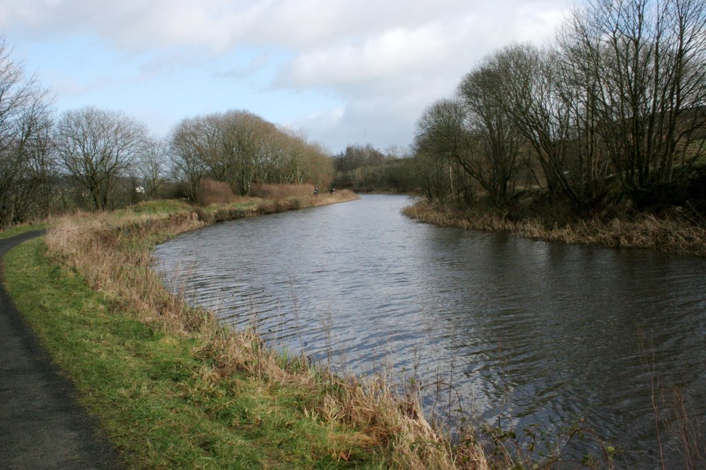 Bend in the canal © Richard Sutcliffe :: Geograph Britain and Ireland