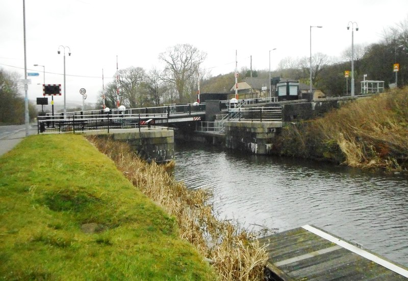 Twechar Bridge © Richard Sutcliffe :: Geograph Britain and Ireland