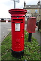 Elizabeth II postbox on Fir Parade, Ravensthorpe