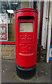 Elizabeth II postbox on Huddersfield Road, Ravensthorpe