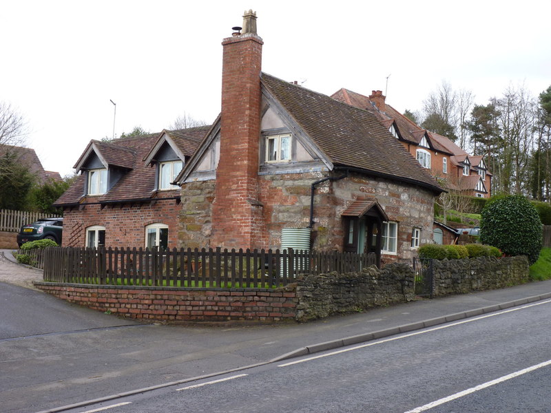 Cottage on School Bank, Ombersley © Jeff Gogarty :: Geograph Britain ...