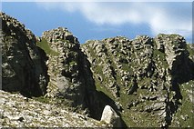 NR8942 : Rocky ridge on Beinn Bharrain by Alan Reid