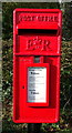SE7367 : Elizabeth II postbox on Greets House Road, Welburn by JThomas