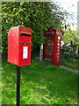 Elizabeth II postbox and telephone box, Kirby Grindalythe