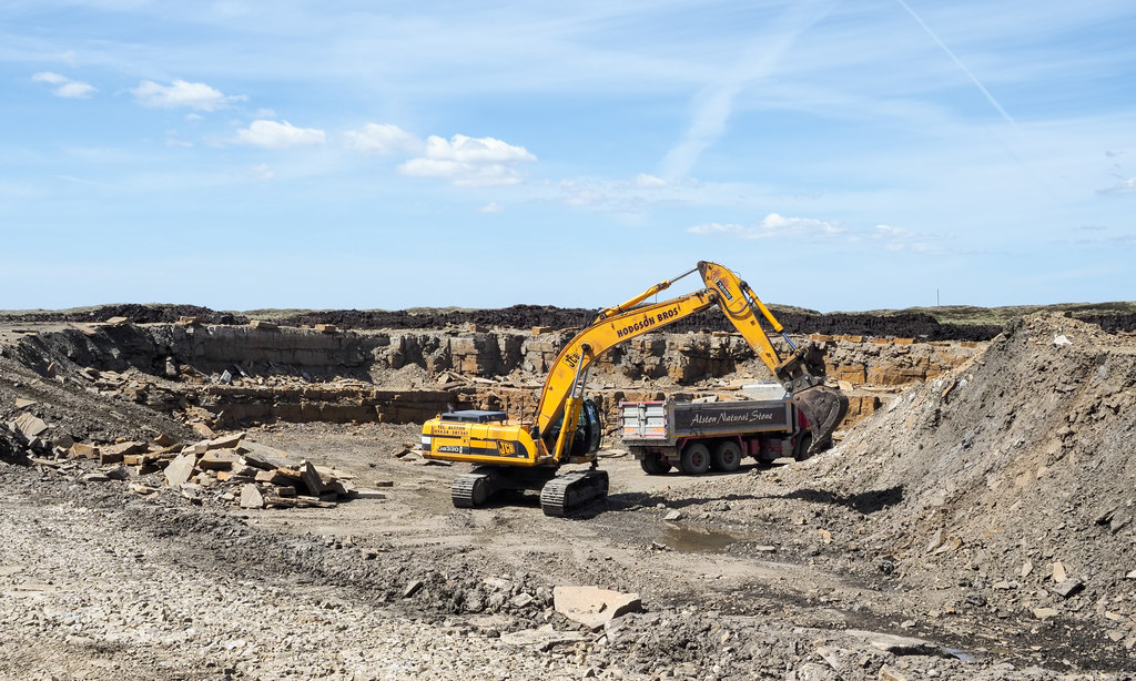 Machinery operating at Flinty Quarry © Trevor Littlewood :: Geograph ...