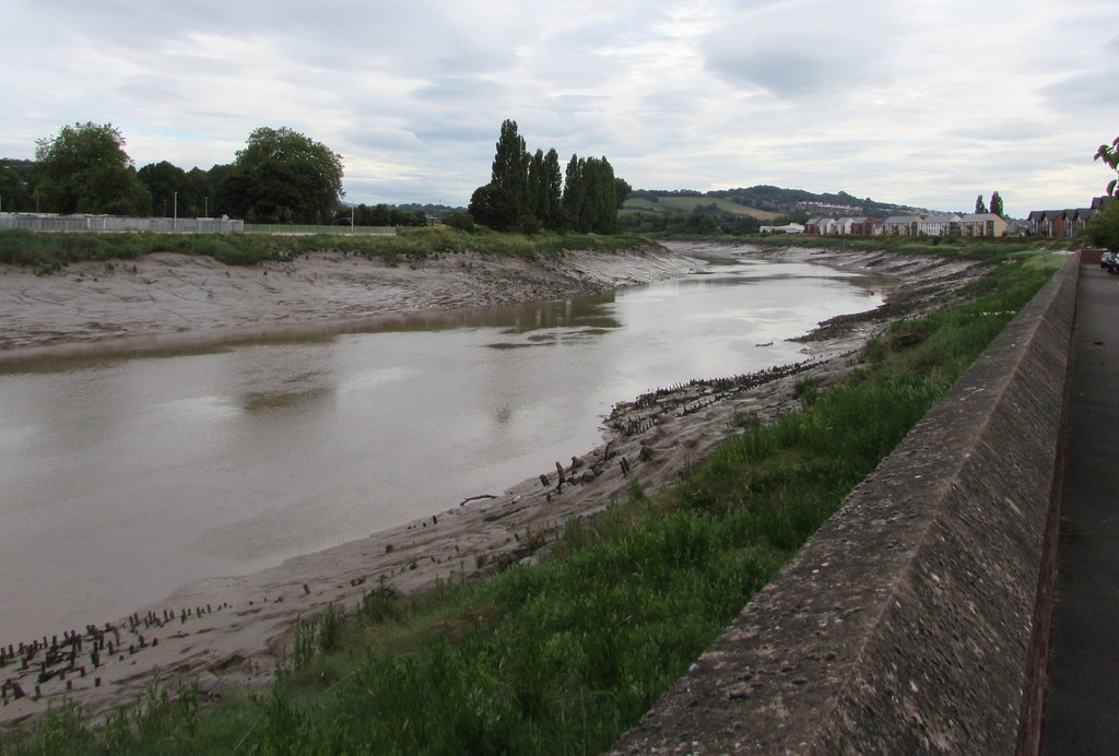 Upstream along the River Usk, Newport © Jaggery :: Geograph Britain and Ireland