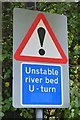 SU1734 : Unusual road sign in Gaters Lane by David Martin