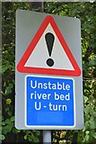 SU1734 : Unusual road sign in Gaters Lane by David Martin