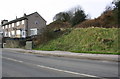SE0439 : Grass bank and houses on NW side of Keighley Road by Luke Shaw