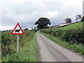 Heol fach ger Ffarm y Twyn / Minor road near Twyn Farm