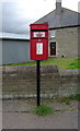 NJ9867 : Elizabethan postbox on Watermill Road, Fraserburgh by JThomas