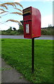 Elizabethan postbox on Station Terrace, Longside