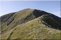 NM8051 : Steep step in the east ridge of Beinn Mheadhoin by Richard Webb