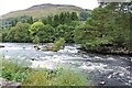 NN5632 : River Dochart and Creag Bhuidhe by Les Hull