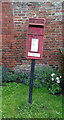 TF5203 : Elizabeth II postbox on Langhorn's Lane, Outwell by JThomas