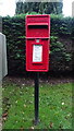TF7225 : Elizabeth II postbox on Station Road, Hillington by JThomas