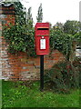 TF9628 : Elizabeth II postbox on The Street, Little Ryburgh by JThomas