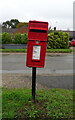 Elizabeth II postbox on The Street, Little Snoring