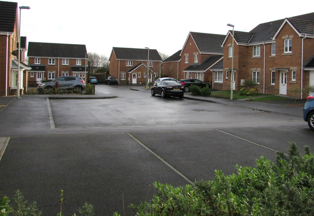 Cwrt yr Hen Ysgol, Tondu © Jaggery :: Geograph Britain and ...