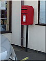 TF5113 : Elizabeth II postbox on Main Road, Walpole Highway by JThomas