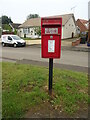 Elizabeth II postbox on North Road, Tetford