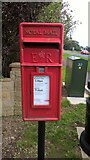 TF1409 : EIIR postbox on Suttons Lane, Deeping Gate by Paul Bryan