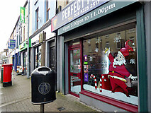 H4572 : Festive window, Perfect Pizza, Omagh by Kenneth  Allen