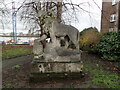 The memorial to Tom Cribb in Woolwich Churchyard