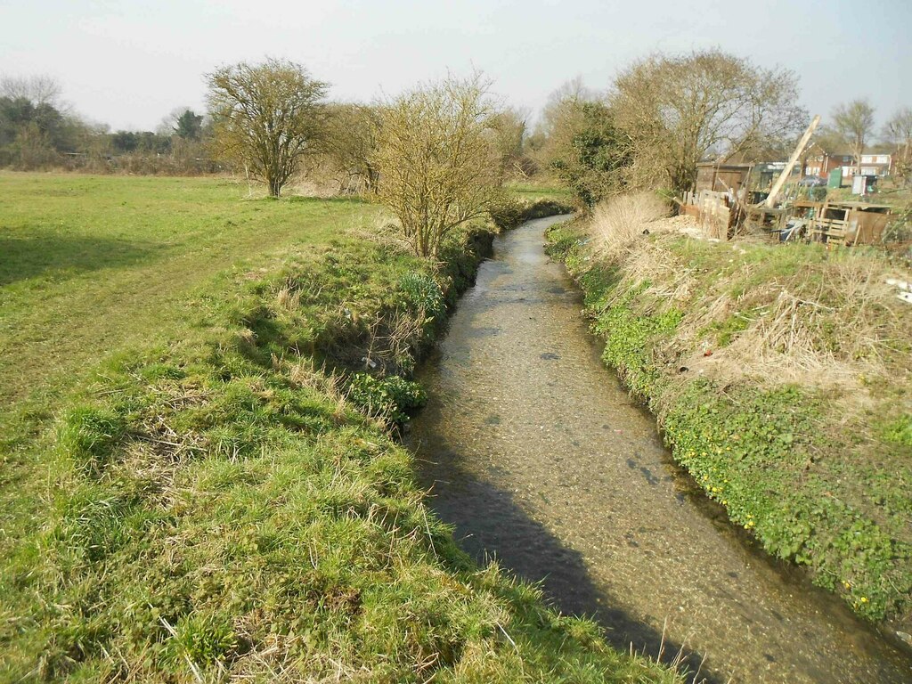 River Lee in Fallowfield, Biscot © Nigel Cox :: Geograph Britain and ...