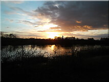 SE4326 : River sunset by derek dye