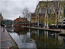 SP0686 : Birmingham Main Line Canal in Birmingham by Mat Fascione